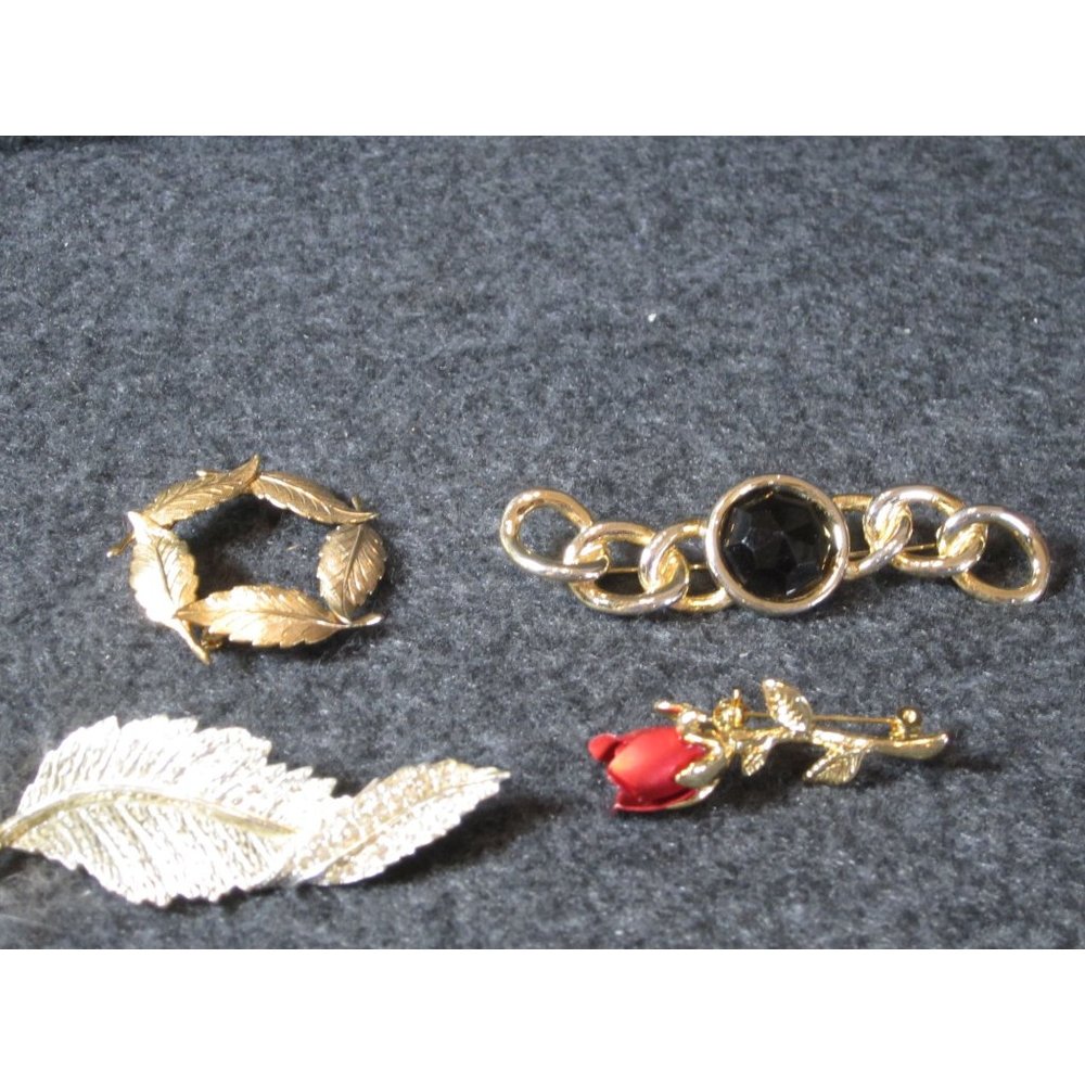 Pins Brooches lot of 5 vintage, SET1